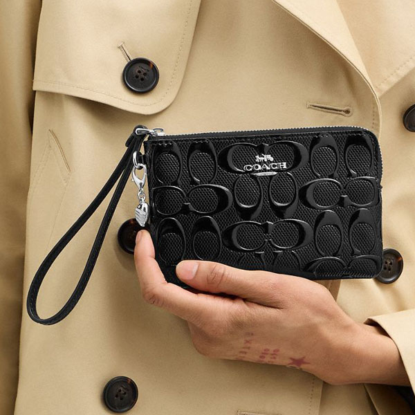 Coach Corner Zip Wristlet In Signature Leather With Heart Charm Silver Black # CDY96