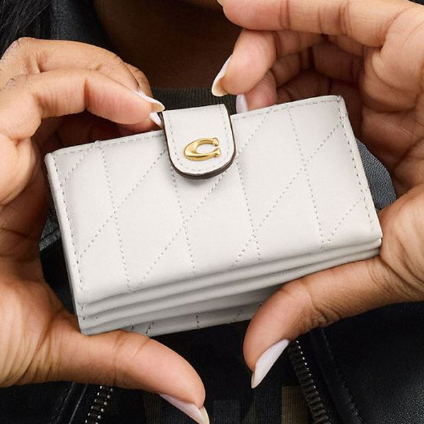 Coach Essential Multi Card Holder With Pillow Quilting Chalk White # CAO12