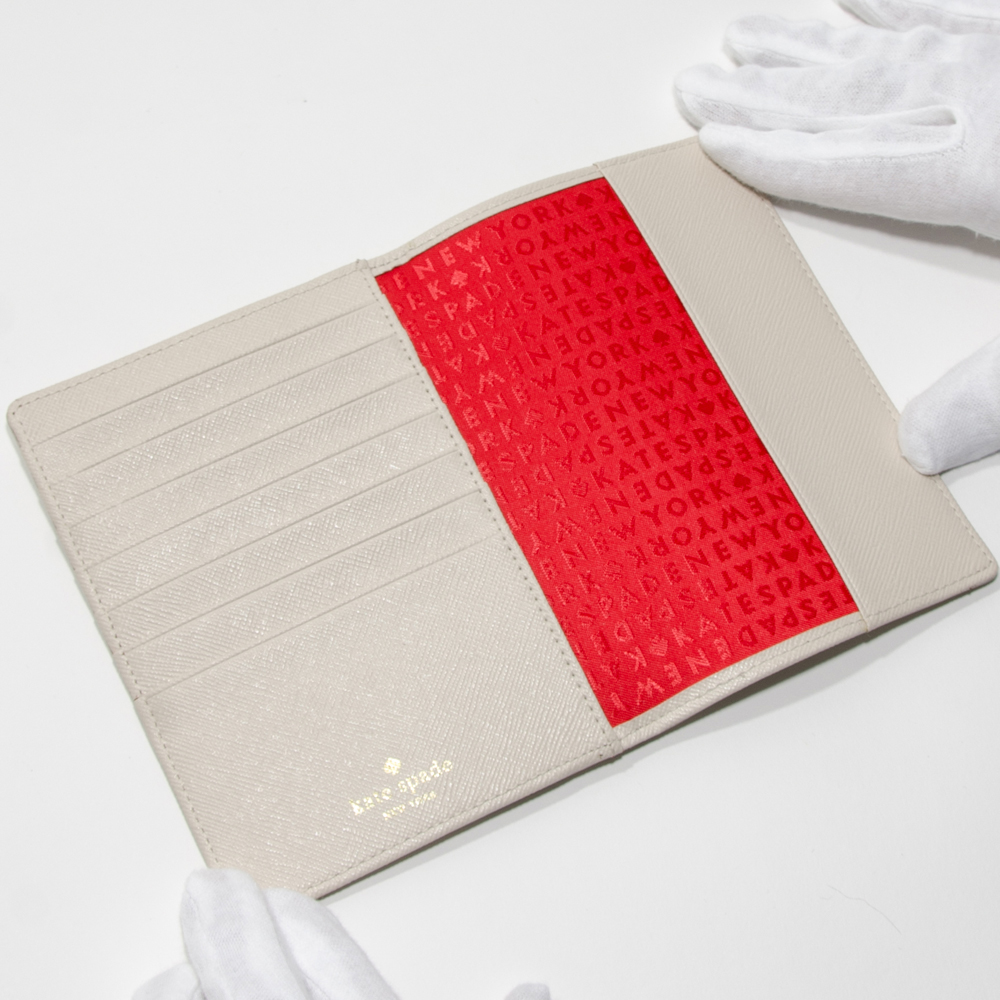Kate Spade Make A Splash Imogene Passport Holder Case Crab Pebble / Geranium Red # WLRU2504